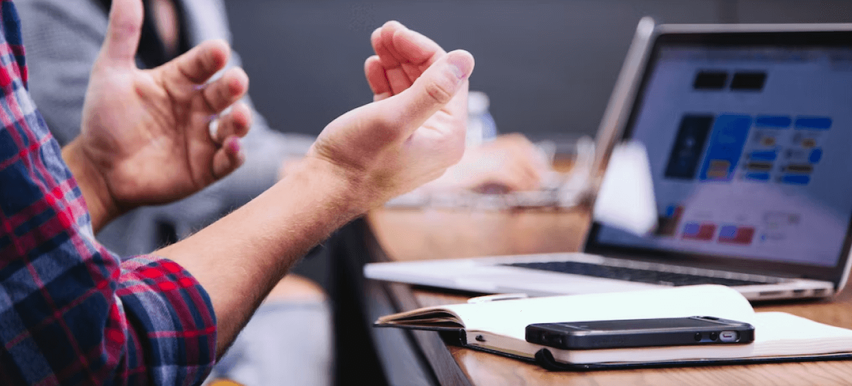 Customize your digital cards and make them brand-friendly. 😀✌️